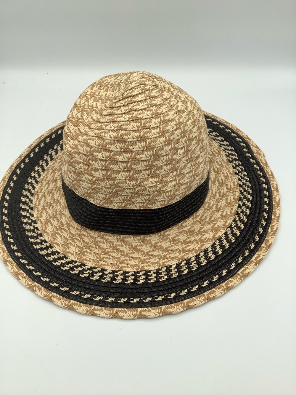 David and Young Two-Tone Straw Sun Hat in Tan and Black